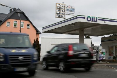 Hoher Spritpreis in Deutschland macht Tankstellen im Westerzgebirge zu schaffen - Tankstelle an der Bundesstraße 101 in Lauter: Die hohen Benzinpreise sorgen für noch mehr Tanktourismus in Richtung Tschechien. 