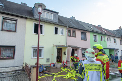 Hohndorf: Brand in Reihenhaus - 92-Jährige gerettet - 