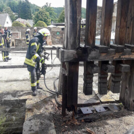 Holzdenkmal in der Saigerhütte Olbernhau brennt - 