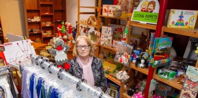 Holzspielzeug-Laden schließt - In der kommenden Woche wird Heidemarie Nagel den Laden "Holzkiste und Wäschekorb" am Plauener Altmarkt endgültig räumen. 