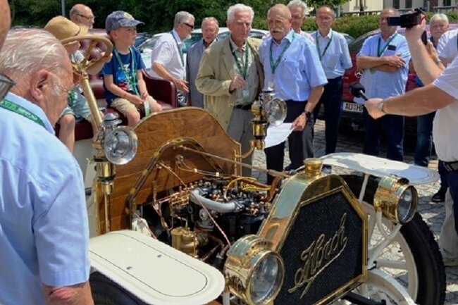 Bei der Jubiläums-Mitgliederversammlung 30 Jahre Förderverein August-Horch-Museum wurde der Motor des nachgebauten Horch Tonneau 14-17 jetzt erstmals angelassen. 