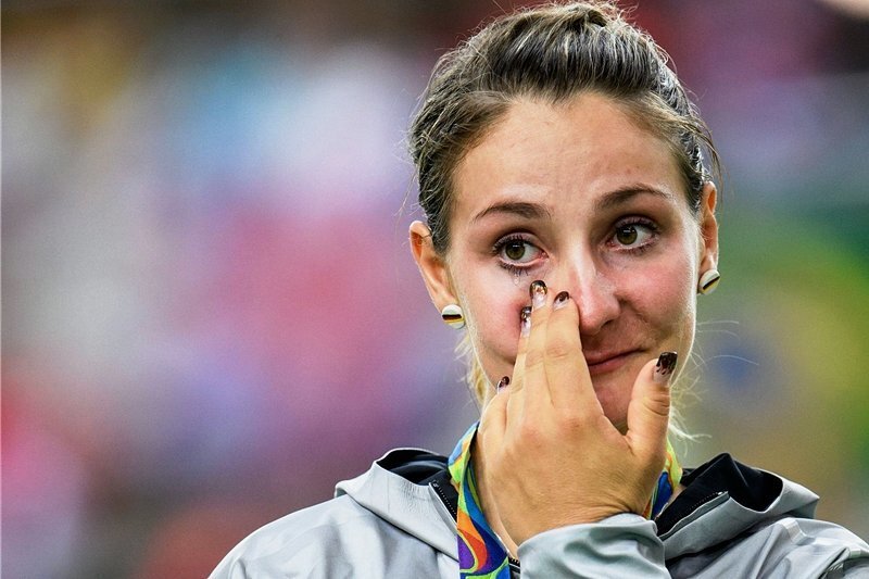 Horrorsturz von Kristina Vogel - Radsportler im Schockzustand - Kristina Vogel, Olympiasiegerin von 2016, vergoss auf dem Siegerpodest in Rio de Janeiro Freudentränen. 
