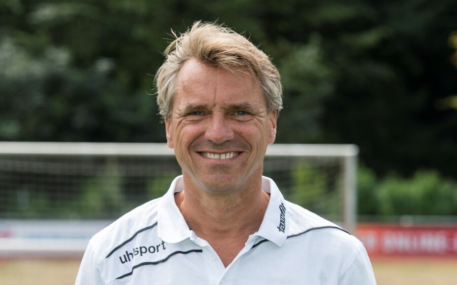 Horst Steffen wird neuer CFC-Trainer - Horst Steffen trainiert den CFC.