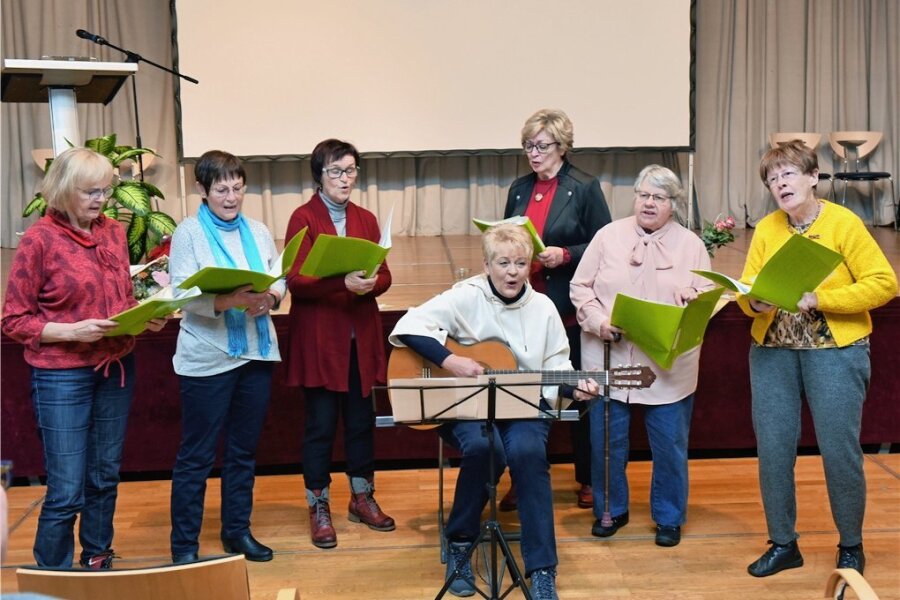 Hospiz Oederan feiert Jubiläum - Der Vereinschor hat die Feier zum zehnjährigen Bestehen des Oederaner Hospizes "Ellen Gorlow" bereichert.