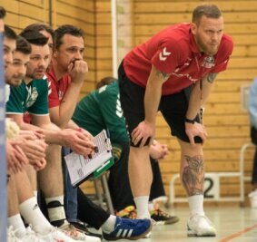 HSG: Karten neu gemischt - Gespannt: Für Cheftrainer Alexander Matschos und seine HSG-Männer geht es erstmals in der Geschichte der Mitteldeutschen Oberliga in eine Play-off-Runde. 