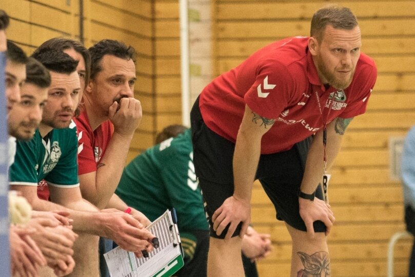 Gespannt: Für Cheftrainer Alexander Matschos und seine HSG-Männer geht es erstmals in der Geschichte der Mitteldeutschen Oberliga in eine Play-off-Runde. 