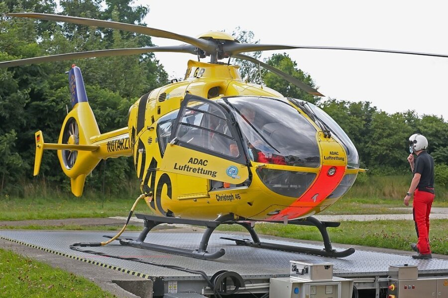 Hubschrauber "Christoph 46": Lebensretter heben mehr als 37.000-mal ab - Seit 30 Jahren gibt es die Luftrettung am Heinrich-Braun-Klinikum in Zwickau. Bis 2018 war die Deutsche Rettungsflugwacht im Einsatz, seither der ADAC. Die Helikopterbezeichnung "Christoph 46" blieb. 