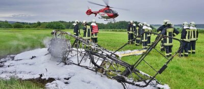 Hubschrauber "Christoph 46" rettet seit 25 Jahren Menschenleben - Im Juni dieses Jahres war der Rettungshubschrauber Christoph 46 auf dem Verkehrslandeplatz im vogtländischen Auerbach im Einsatz.  Ein Ultraleicht-Flugzeug war kurz nach dem Start aus 20 Meter Höhe abgestürzt und in Flammen aufgegangen. Der Pilot konnte sich retten.