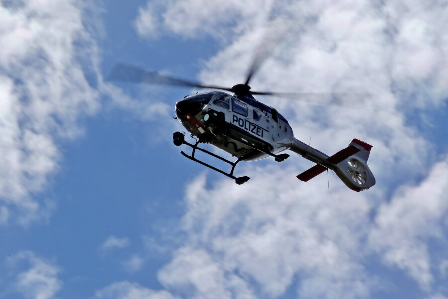 Hubschrauber-Einsatz: Polizei findet vermisste 85-Jährige in hilfloser Lage - Symbolfoto