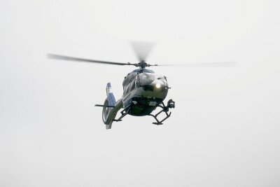 Hubschrauber sorgt für Aufsehen: Polizei probt in Johanngeorgenstadt - Hubschauber im Einsatz.