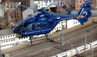 Hubschraubereinsatz: Bundespolizei nimmt Graffitisprüher fest - Bundespolizeihubschrauber EC 135