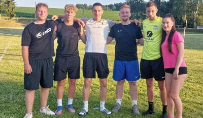 "Hüftsteifes" Team gewinnt Volleyballturnier in Tirpersdorf - 