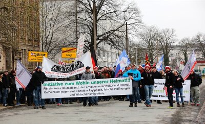 Hunderte Asylgegner bei Sternmarsch in Chemnitz - 