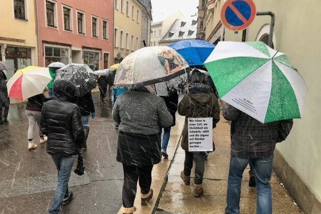 Hunderte Erzgebirger üben stillen Protest bei Spaziergängen - 