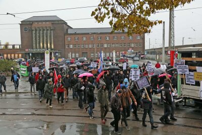 Hunderte Teilnehmer bei Anti-Rechts-Demonstration in Zwickau - 