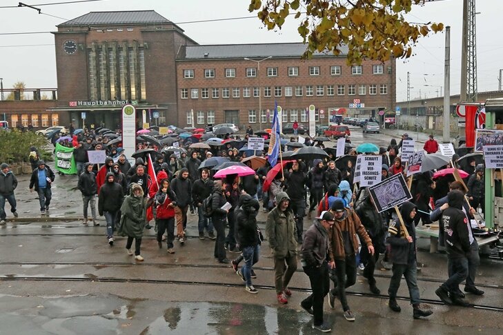 Hunderte Teilnehmer bei Anti-Rechts-Demonstration in Zwickau - 