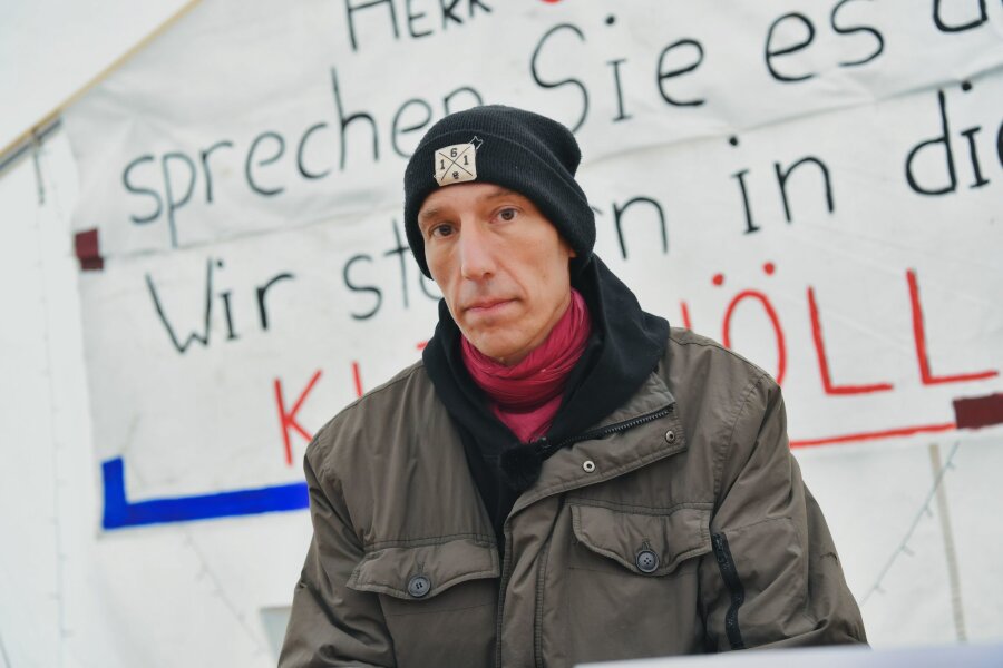 Hungerstreik: Klima-Aktivist ins Krankenhaus eingeliefert - Klimaaktivist Wolfgang Metzeler-Kick im Hungerstreik-Camp in Berlin.