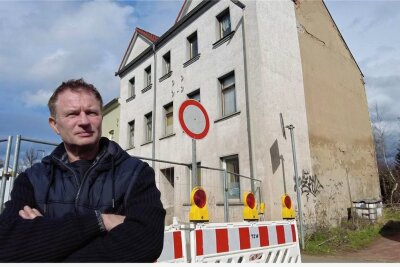 Hungertod für 20.000 Zierfische in Zwickau: Peta erstattet Anzeige - Michael Günnel vor seinem Haus an der Olzmannstraße. 