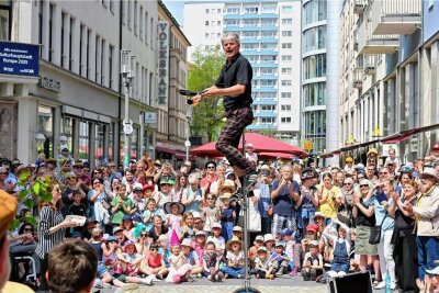 Hutfestival lockte 65.000 Besucher in die Chemnitzer Innenstadt - Der Hamburger Jens Ohle trat mit seiner Artistik-Comedy-Show insgesamt sechsmal auf und lobte das Festival und seine Besucher. 