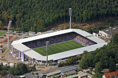 Hygienekonzept bestätigt: FC Erzgebirge Aue darf 4411 Zuschauer reinlassen - Die Spiele des FC Erzgebirge Aue im Erzgebirgsstadion können zum Ligastart mit vorerst 4.411 Zuschauern stattfinden.