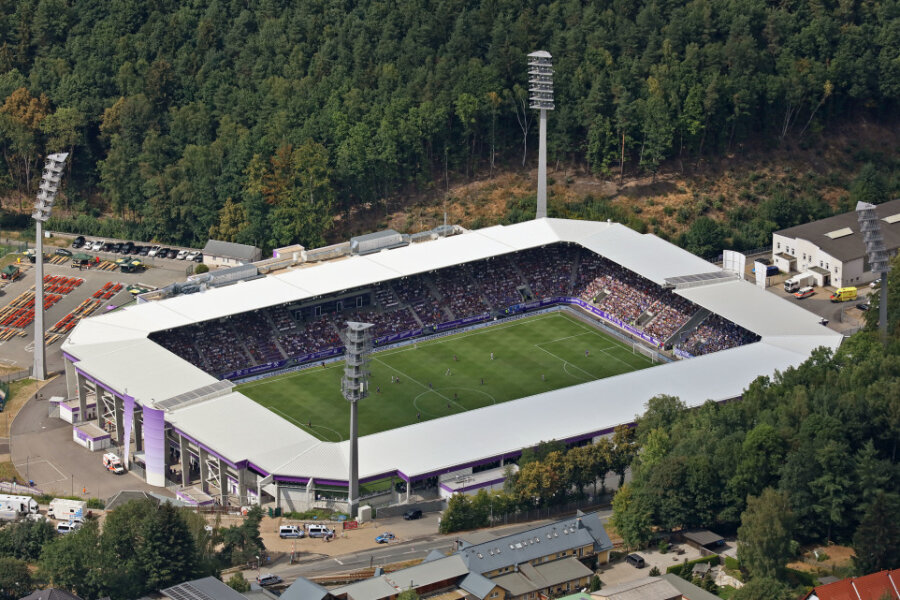 Hygienekonzept bestätigt: FC Erzgebirge Aue darf 4411 Zuschauer reinlassen - Die Spiele des FC Erzgebirge Aue im Erzgebirgsstadion können zum Ligastart mit vorerst 4.411 Zuschauern stattfinden.
