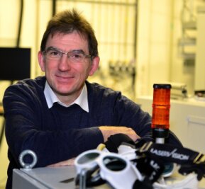 "Ich bin jetzt der Flaggenträger" - Alexander Horn ist seit acht Jahren Professor für Lasermikrotechnologie und Physik an der Hochschule Mittweida. Nun lenkt er auch die Geschicke des Laserinstituts an der Schillerstraße. 