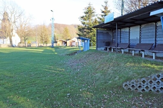 Idee: Ein Skatepark für Lichtenberg - Momentan ungenutzt: Der Sportplatz in Weigmannsdorf wurde als einer der Standorte für einen möglichen Skatepark diskutiert.