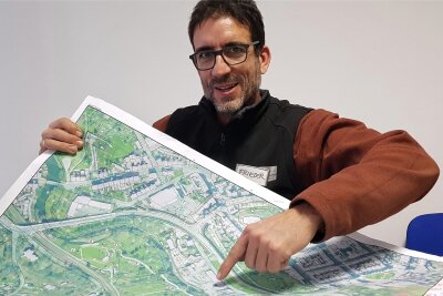 Idee für die Oelsnitzer Elsteraue: Das Gebiet als XXL-Freizeitareal - Frieder Jäckel (AfD-Fraktion) hat die Ideen für einen Gestaltung der Oelsnitzer Elsteraue zu Papier gebracht.