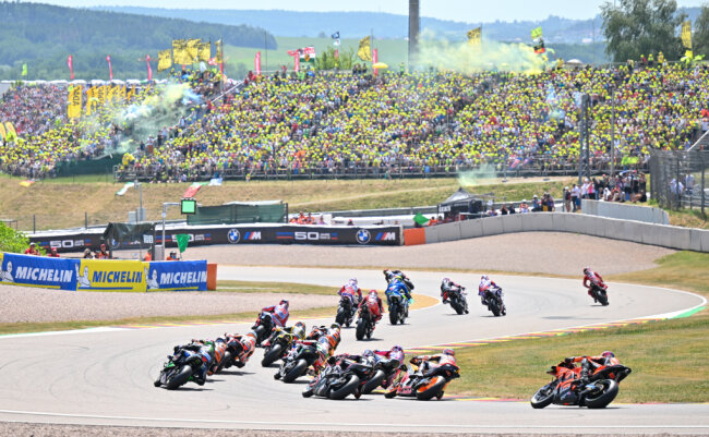 Idole für die Massen: Ein Streifzug durch 25 Jahre Sachsenring - Bild aus dem Sachsenring 2022