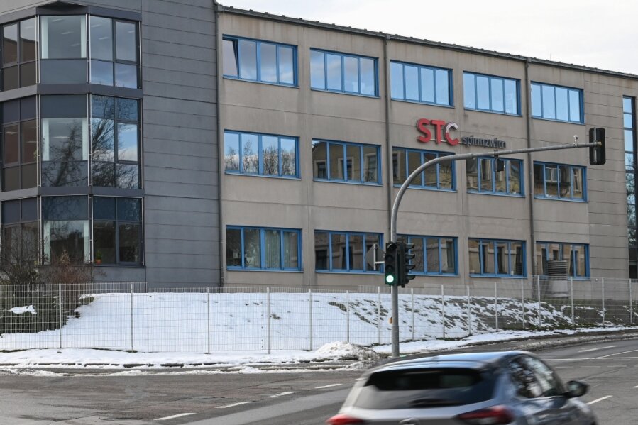 Unter Mitwirkung der IG Metall hat die Firma STC Spinnzwirn an der Zwickauer Straße einen Firmentarifvertrag abgeschlossen. Das Unternehmen liefert Hightech-Textilmaschinen und Anlagen in die ganze Welt. 