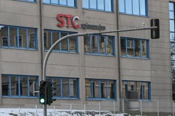 IG Metall gewinnt viele Azubis für sich - Unter Mitwirkung der IG Metall hat die Firma STC Spinnzwirn an der Zwickauer Straße einen Firmentarifvertrag abgeschlossen. Das Unternehmen liefert Hightech-Textilmaschinen und Anlagen in die ganze Welt. 