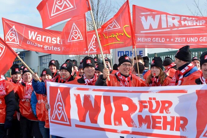 IG Metall wächst in der Region Chemnitz deutlich - Warnstreik der Mitarbeiter der Firma Mahle in Hilbersdorf bei Freiberg vor wenigen Tagen.