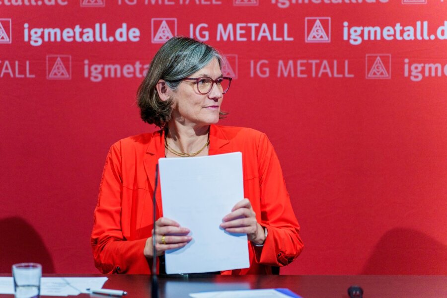 IG Metall will Lohnplus von 7 Prozent - IG-Metall-Chefin Christiane Benner informiert über die Forderungsempfehlung für die anstehende Tarifrunde.