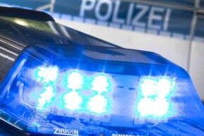 Illegal Einreisende und mutmaßliche Schleuser in Oelsnitz geschnappt - 