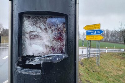 Illegale Böller: Blitzer im Erzgebirge zerstört - Vor zwei Jahren war auf dem Autobahnzubringer bei Elterlein schon einmal ein Blitzer beschädigt worden.