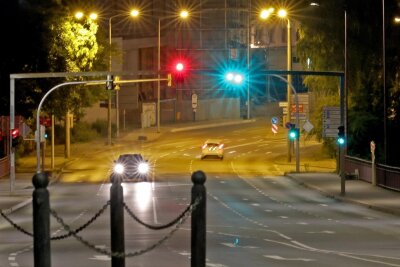 Illegales Autorennen in Zwickau: Ein Audi als Wetteinsatz - Zwickau bei Nacht: Auf dem Dr.-Friedrichs-Ring erwischt die Polizei immer wieder Raser. Dass sich zwei ein Rennen liefern, kommt selten vor. Aber es kommt vor.