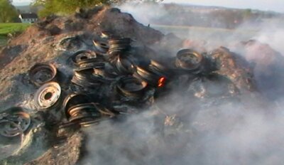 
              <p class="artikelinhalt">Dem Anschein nach wurden in Gospersgrün komplette Autoräder verbrannt - die Felgen sind inzwischen spurlos verschwunden.</p>
            