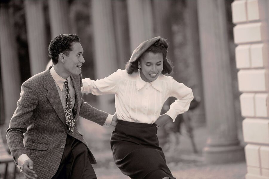 Im Auto mit Benny Goodman - Leben den Swing-Style auch privat: Rachel und David Hermlin. 