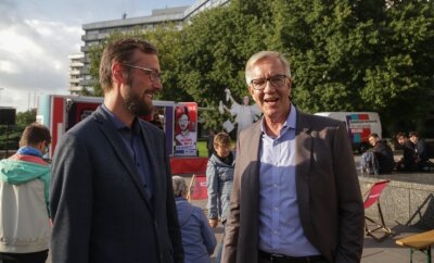 Im Blickfeld des linken Vordenkers - Dietmar Bartsch (rechts), Co-Fraktionsvorsitzender der Linkspartei im Bundestag, mit dem Chemnitzer Direktkandidaten Tim Detzner. 