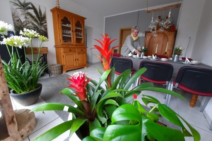 Im Blumenladen wird auch genäht - Sylvia Loske hat in ihrem Blumengeschäft einen gemütlichen Raum für Nähkurse und Workshops geschaffen. 