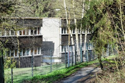 Im Chemnitzer Stadtteil Einsiedel sollen wieder Geflüchtete unterkommen - Das frühere Pionierlager in Einsiedel soll erneut zur Außenstelle der Erstaufnahmeeinrichtung für Asylsuchende werden, mit Schwerpunkt auf Familien.