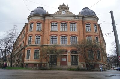 Im ehemaligen Zwickauer Georgengymnasium sollen Wohnungen entstehen - Eine Firma aus dem Taunus hat die ehemalige Zwickauer Schule gekauft.