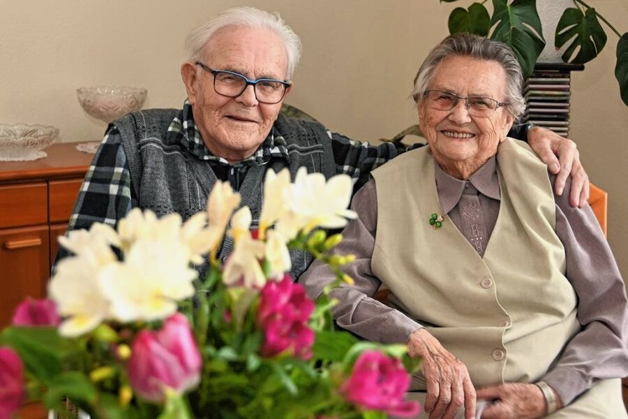 Im Hochzeitsjahr wurde die Queen gekrönt: Ursula und Wolfgang Jahns aus Hainichen sind seit 70 Jahren verheiratet - Seit 70 Jahren verheiratet: Ursula und Wolfgang Jahns haben nun in Hainichen ihre Gnadenhochzeit gefeiert. 