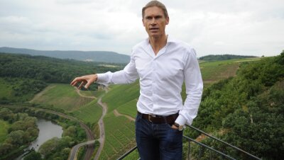 Im kühlen Tal der Weine - Einer der Protagonisten, die sich für die Anbauregion starkmachen, ist Roman Niewodniczanski. Ihm gehört das Weingut van Volxem. 