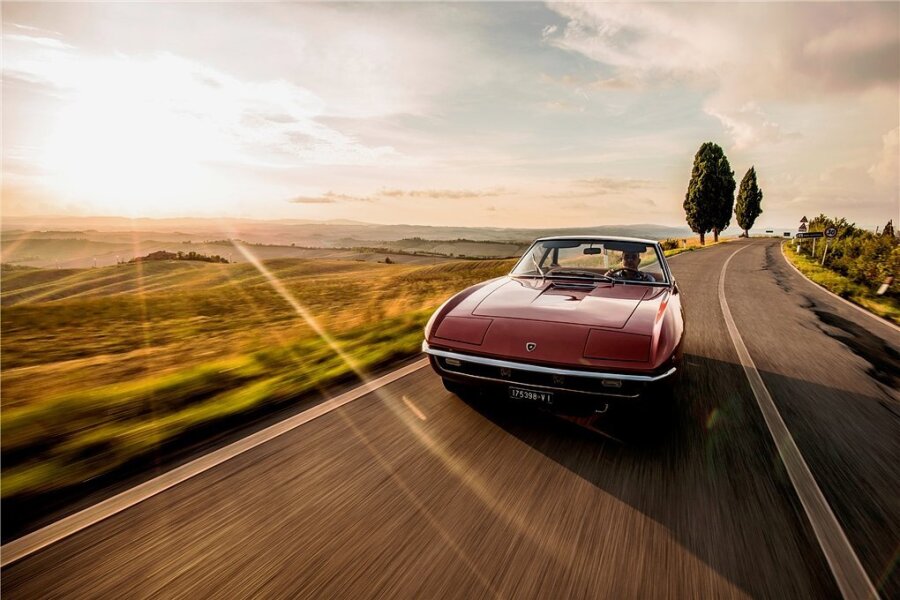 Im Lambo durchs Motor Valley - Der Anblick ist im Motor Valley kein seltener. Auch ältere Lamborghini-Modelle rollen über die Straße. 