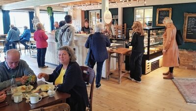 Im Mülsener Genusshof gibt es jetzt ein Café - "Die kleine Feierei" heißt das Café, das die Familie Wrobel jetzt in ihrem Genusshof an der Niedermülsener Hauptstraße eröffnet hat. 