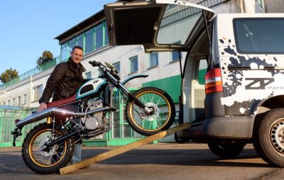 Im MZ-Werk werden wieder Motorräder gebaut - Die erste ZPmoto verließ am Freitag das ehemalige MuZ-Werk in Hohndorf. Norbert Vogler brachte die Maschine zu einem Händler in die Schweiz.