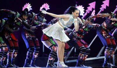 Im Rausch der kunterbunten Dreiecke - Die US-amerikanische Sängerin Katy Perry begeisterte mit ihrer bunten "Prismatic World Tour" am Freitag in Berlin.