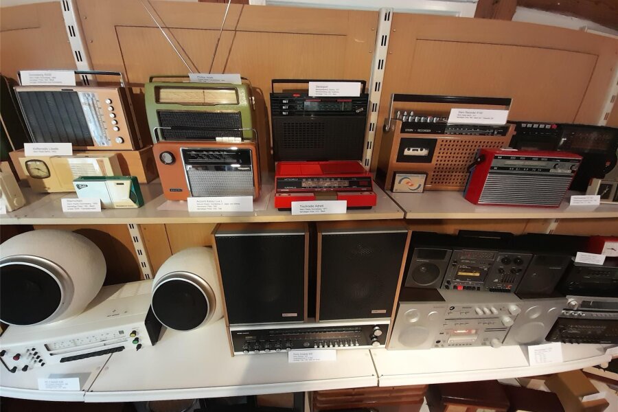 Im Schönheider Museum: Vom Volksempfänger bis zum Stern-Rekorder - Im Museum in Schönheide ist eine Sonderschau zu 100 Jahre Radio zu sehen. Gezeigt werden auch Geräte aus den 1960er- bis 1980er-Jahren.