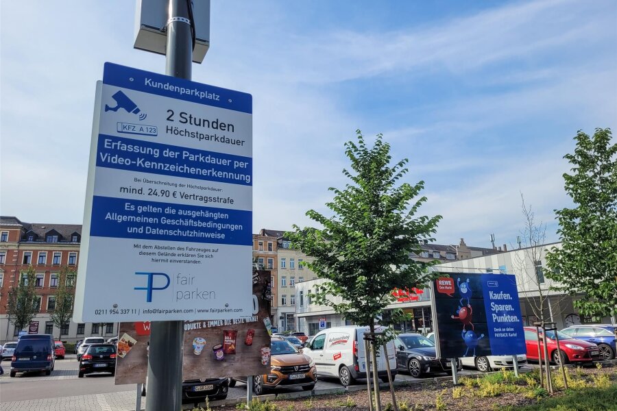 Immer mehr Chemnitzer Supermärkte begrenzen Parkdauer - Vor dem Rewe an der Beyerstraße darf man nur noch maximal zwei Stunden parken. Sonst schickt die Firma „Fair Parken“ eine Rechnung.